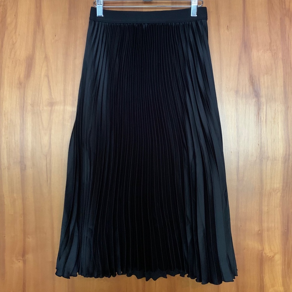 Black midi skirt